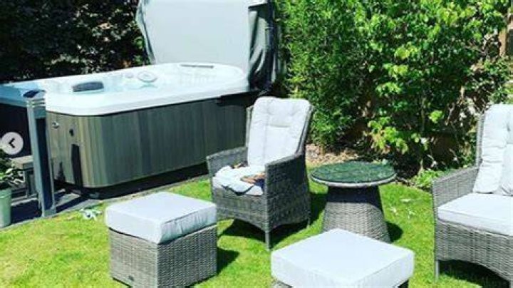 peter andre garden hot tub